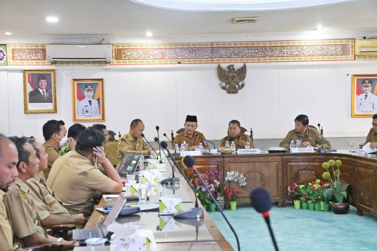 Wabup Serang Muhammad Najib Hamas, Sekda Zaldi Dhuhana, bersama sejumlah kepala OPD lainnya.