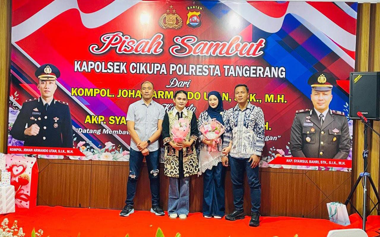 Kompol Johan Armando Utan, S.I.K., M.H. dan AKP Syamsul Bahri, S.T.K., S.I.K., M.H beserta istrinya.