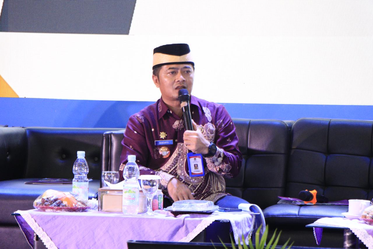 Camat Cisauk Hendarto.