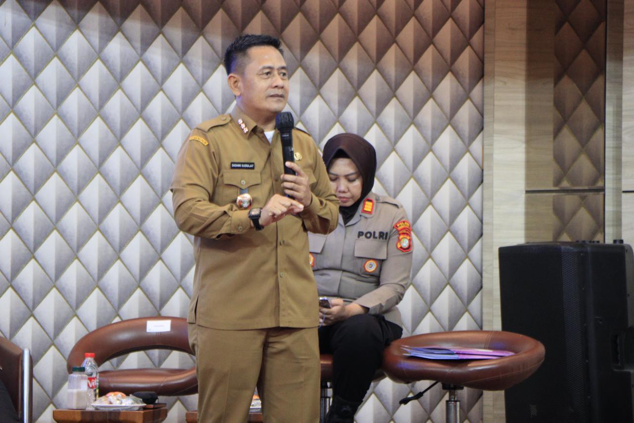 Camat Kelapa Dua Dadang Sudrajat.