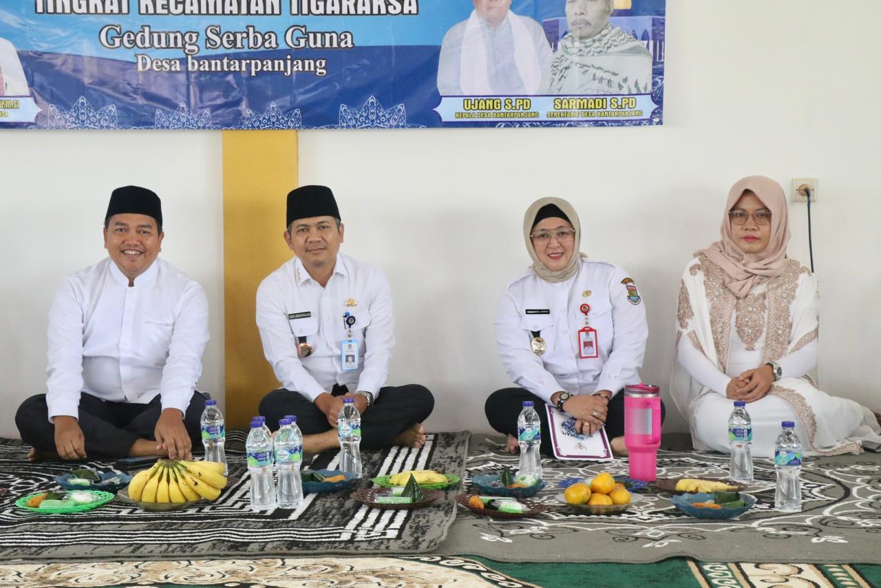 Wabup Intan bersama Camat Cucu Abdurrosyied.