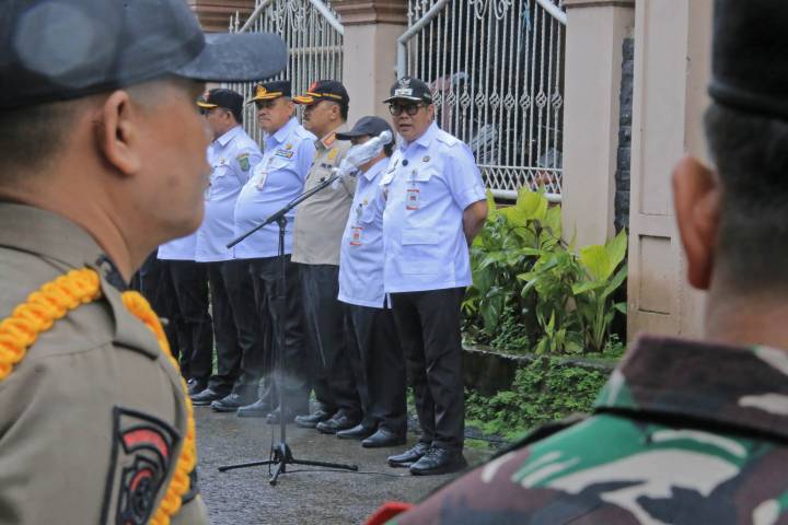 Maryono saat memimpin operasi penertiban kawasan Sipon. (Sumber : Prokopim Kota Tangerang).