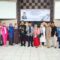 Muhammad Rizal anggota DPR RI fraksi PAN saat berfoto bersama masyarakat.