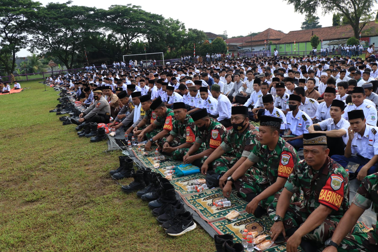 Tampak warga saat mengikuti kegiatan Tadarus dan Khotmil Qur'an.