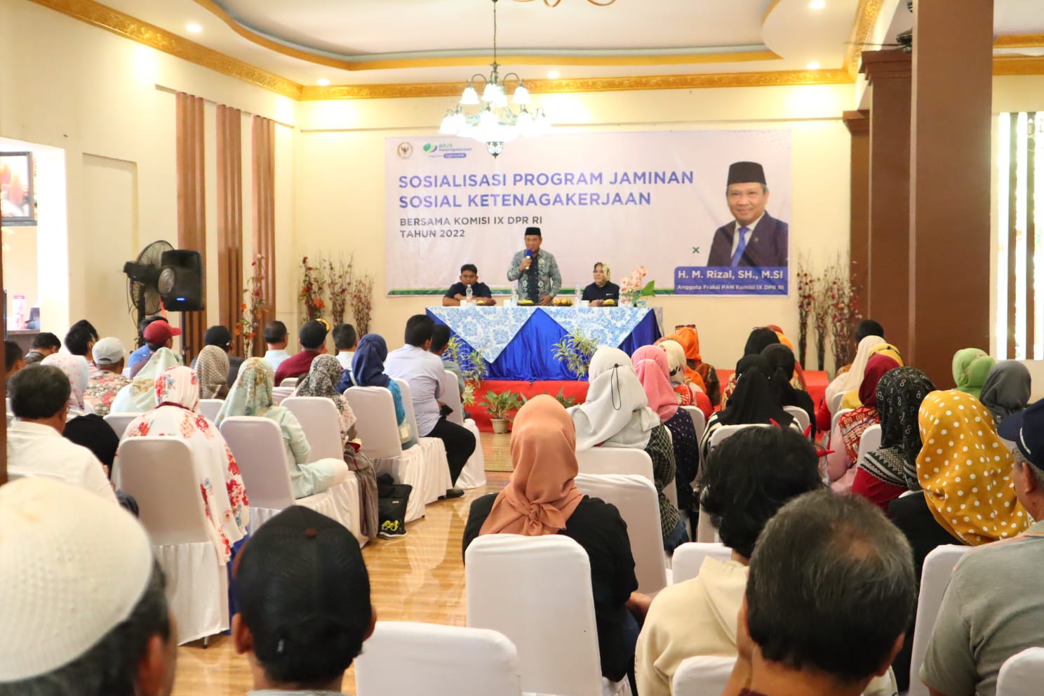 Dewan Muhammad Rizal saat memberikan materi sosialisasi BPJS Ketenagakerjaan.