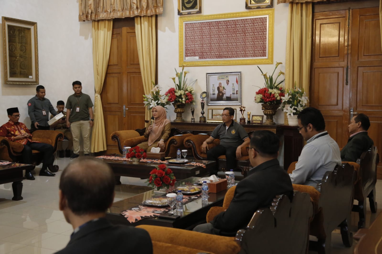 Bupati Irna saat menyampaikan sambutannya di hadapan pimpinan perguruan tinggi di Pandeglang.