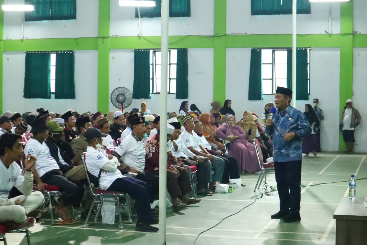 Dewan Muhammad Rizal saat menyampaikan materi sosialisasi kepada masyarakat.