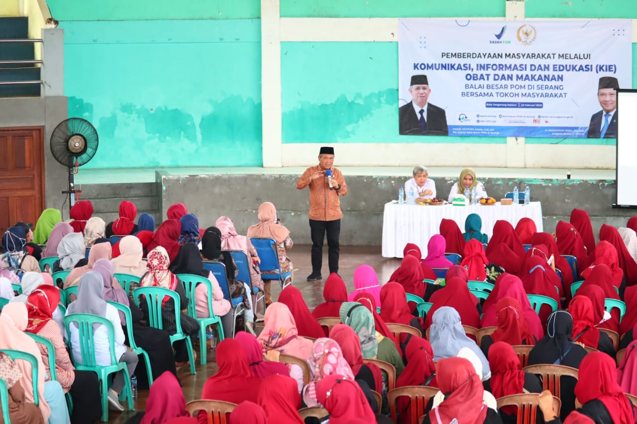 Dewan Muhammad Rizal saat menyampaikan materi sosialisasi kepada masyarakat.