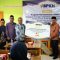 Dewan muhammad Rizal saat simbolis memberikan bantuan perangkat lab komputer program kemaslahatan BPKH RI.