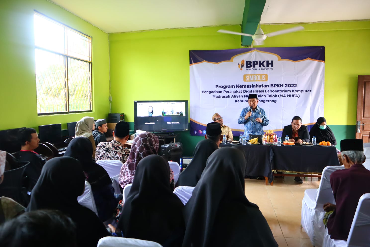 Muhammad Rizal DPR RI Berikan Bantuan Lab Komputer ke sekolah MA Nurul Falah di Desa Talok Kabupaten Tangerang