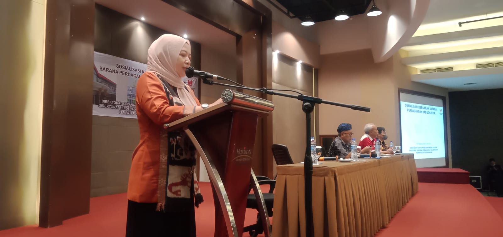 Ibu Hamida Wahmuda analis Perdagangan Ahli Muda/Ketua Tim Perdagangan Antarpulau, Darat dan Perbatasan Kementerian Perdagangan.