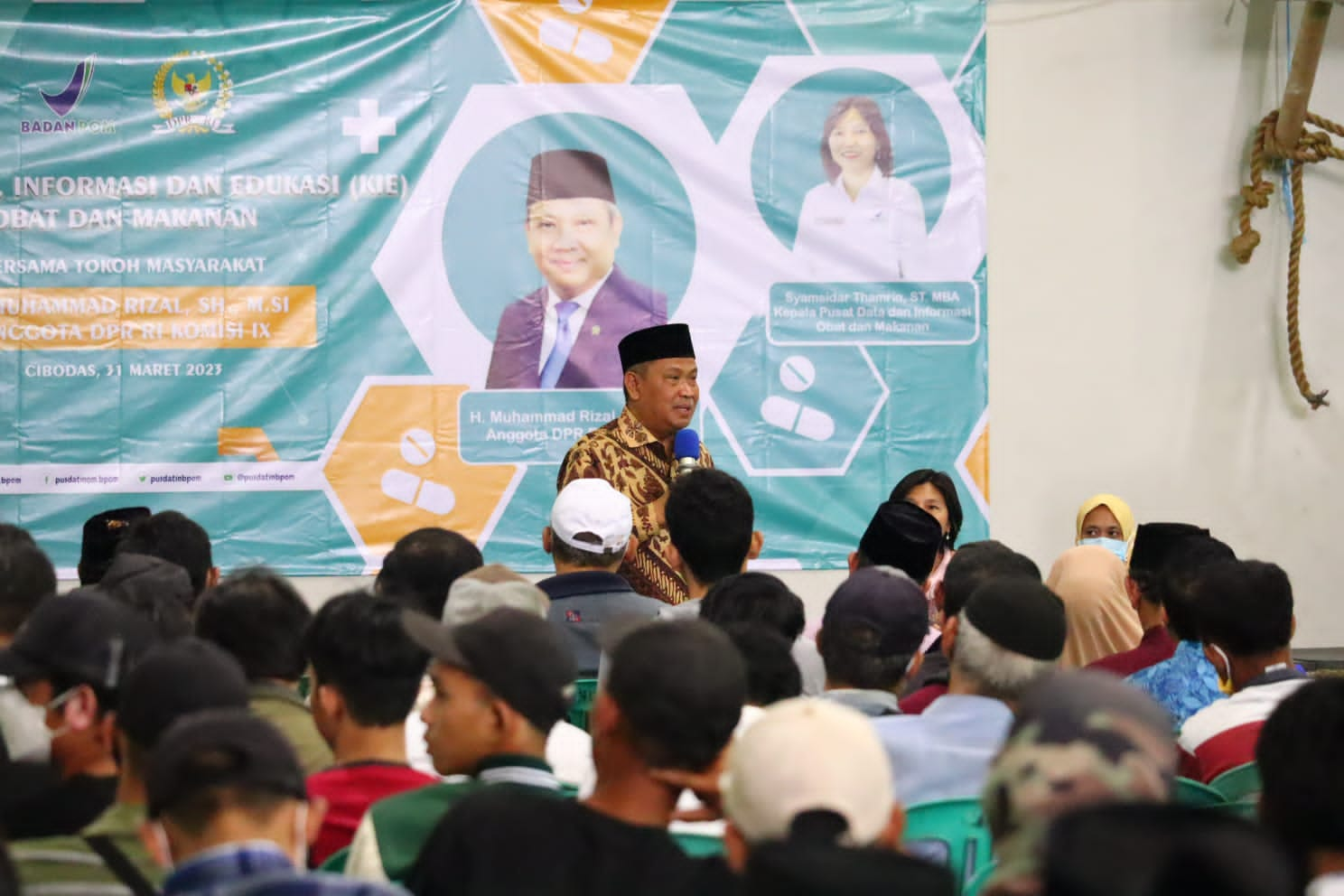 Dewan Muhammad Rizal saat menyampaikan materi sosialisasi kepada masyarakat.