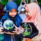 Pelajar SD saat mendapatkan piala MTQ.