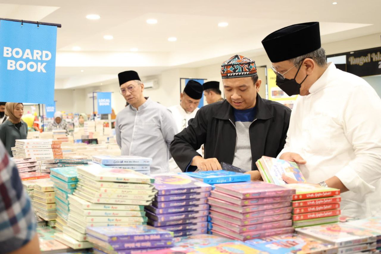 Benyamin Davnie Resmikan Tangsel Islamic Book Fair 2023 di Islamic Center BSD