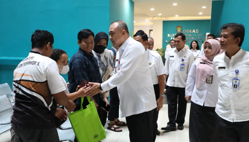 Bupati Zaki Sidak ke OPD, Memastikan Pelayanan Publik sudah Aktif