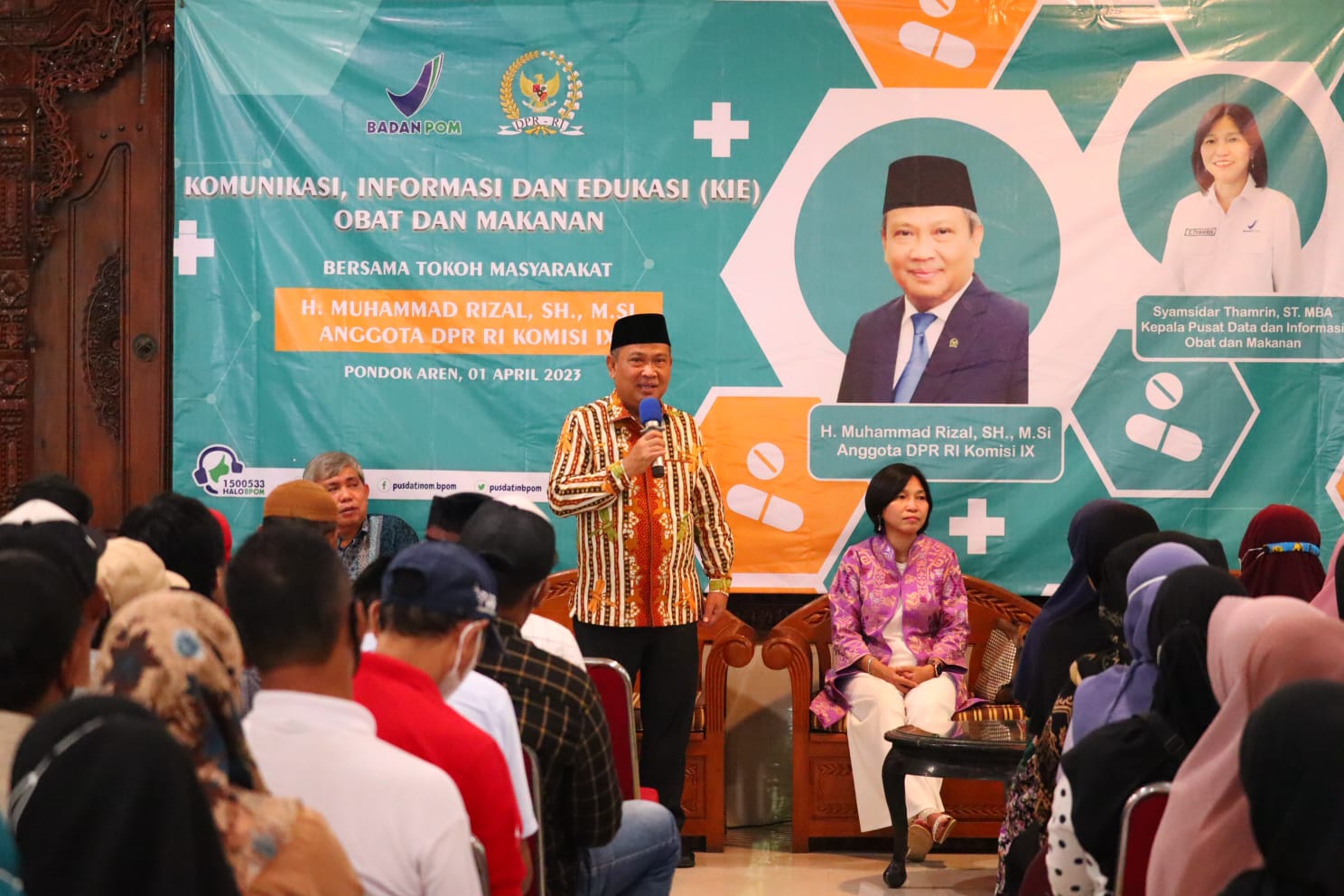 Dewan Muhammad Rizal saat menyampaikan materi sosialisasi kepada masyarakat.