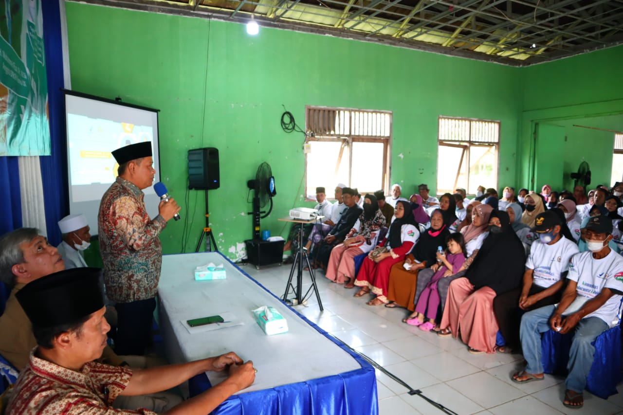 Dewan Muhammad Rizal saat menyampaikan materi sosialisasi kepada masyarakat.