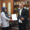 Advokat Syamsul Jahidin saat di berikan SK oleh Baiq Halkiyah, S.Ag, M.H. Ketua Pengadilan Negeri Agama Depok yang di dampingi oleh Wakil Ketua Rahmat Arijaya, S.Ag, M.Ag.