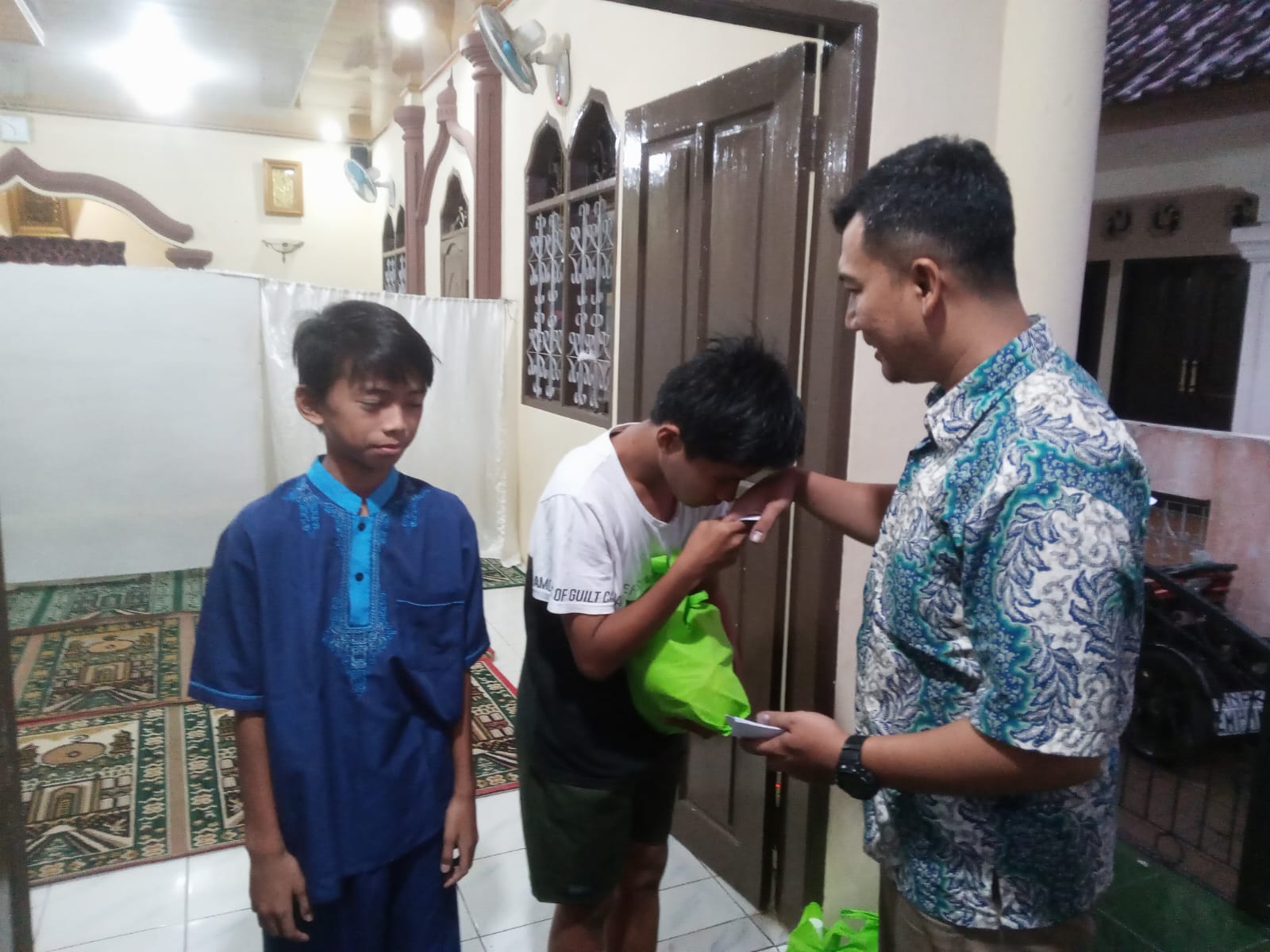 Pegawai Prokopim Setda Pandeglang Berbagi Kasih Menyantuni Anak Yatim Piatu