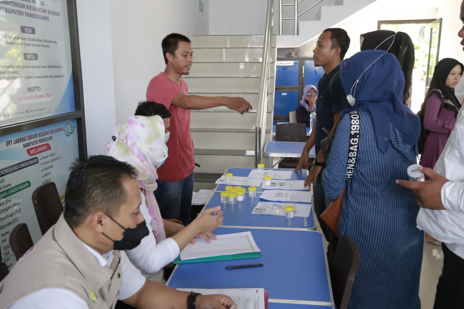 Para calon pegawai PPPK Guru saat akan menjalani tes kesehatan pemeriksaan narkoba.