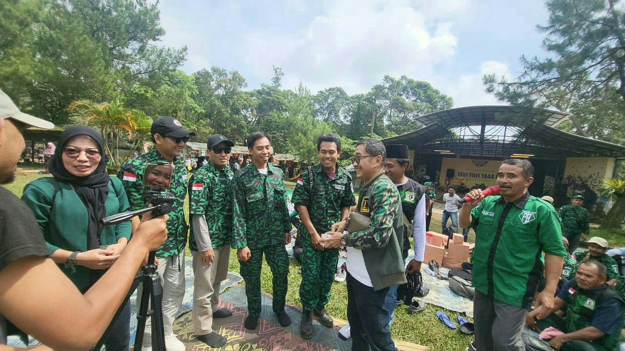 Dewan Ahyani saat bersama Pengurus Gerakan Pemuda Ka'bah (GPK) Banten.