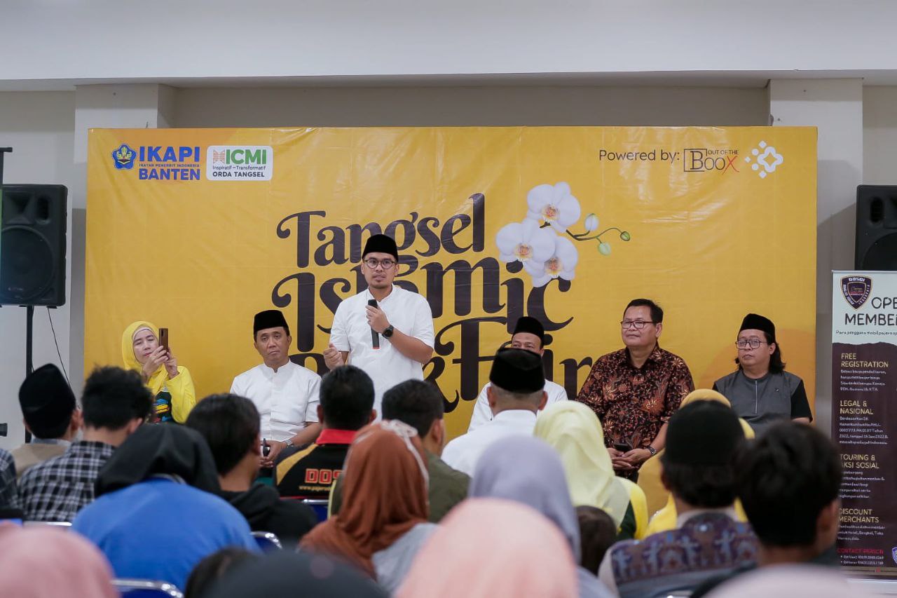 Wakil Wali Kota Pilar Saga Ichsan saat memberikan sambutannya di kegiatan Tangsel Islamic Book Fair .