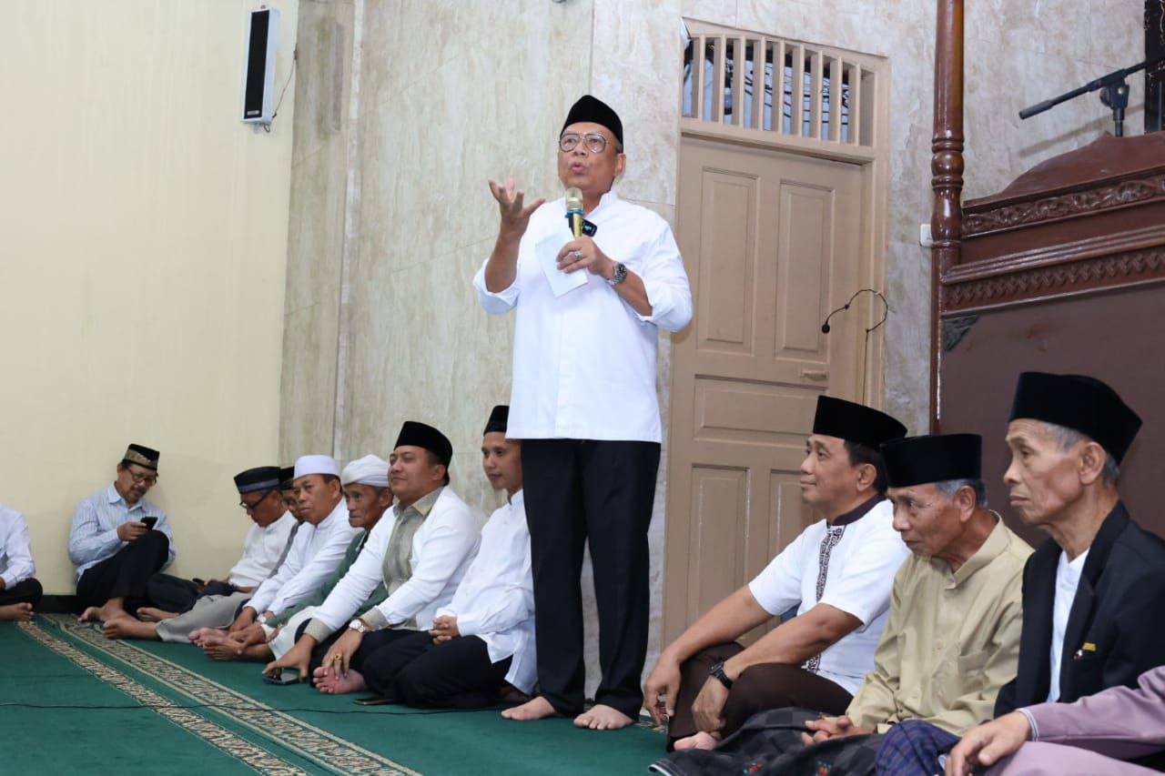 Safari Ramadan ke masjid Al-Ikhlas, Benyamin Ajak Masyarakat Tangsel Menunaikan Zakat