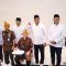 Benyamin Davnie saat memberikan bantuan kepada Legiun Veteran Republik Indonesia (LVRI) Kota Tangerang Selatan.