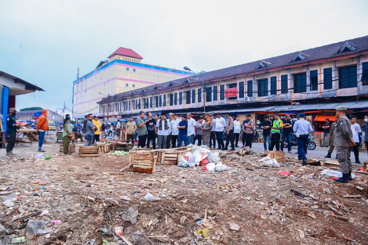 Pilar bersama jajarannya saat mengecek kondisi Pasar Ciputat.