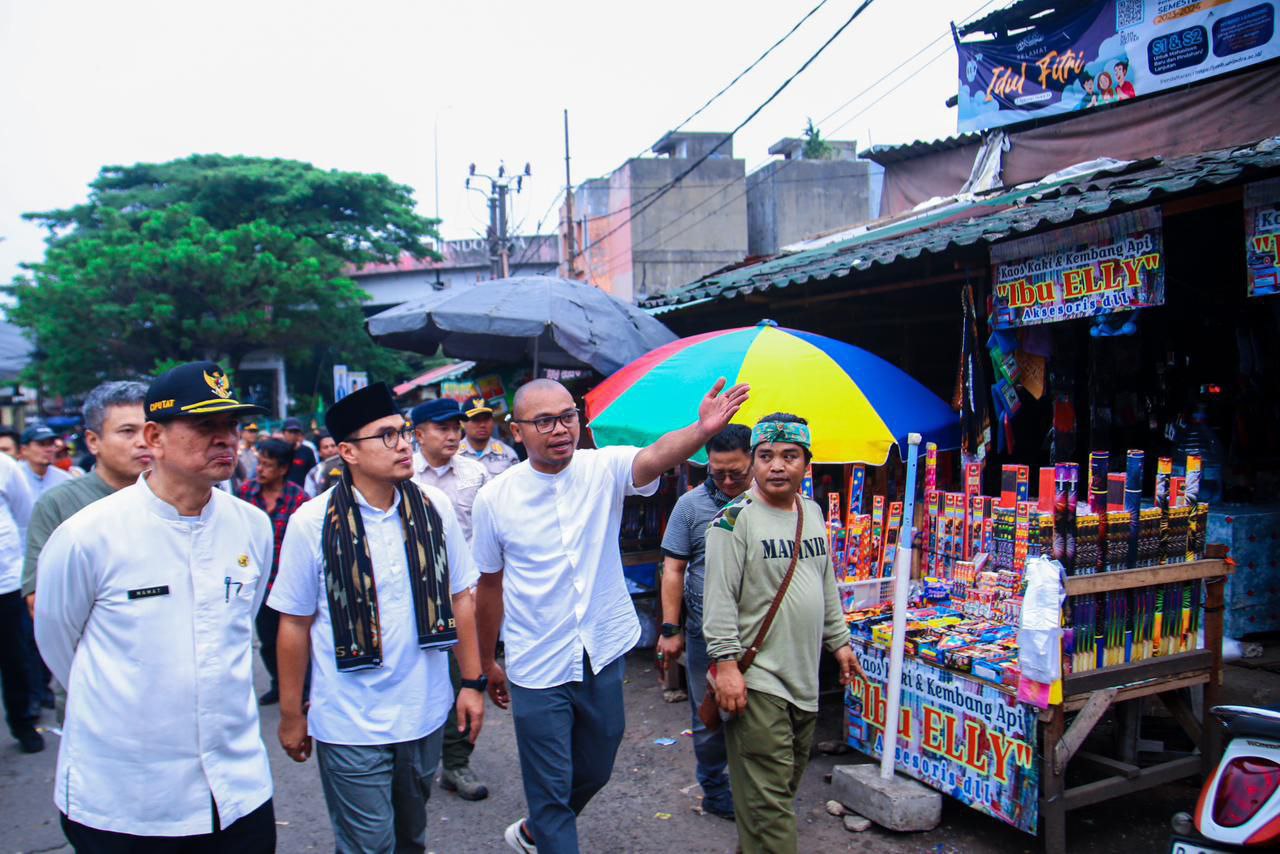 Pilar bersama jajarannya saat mengecek kondisi Pasar Ciputat.