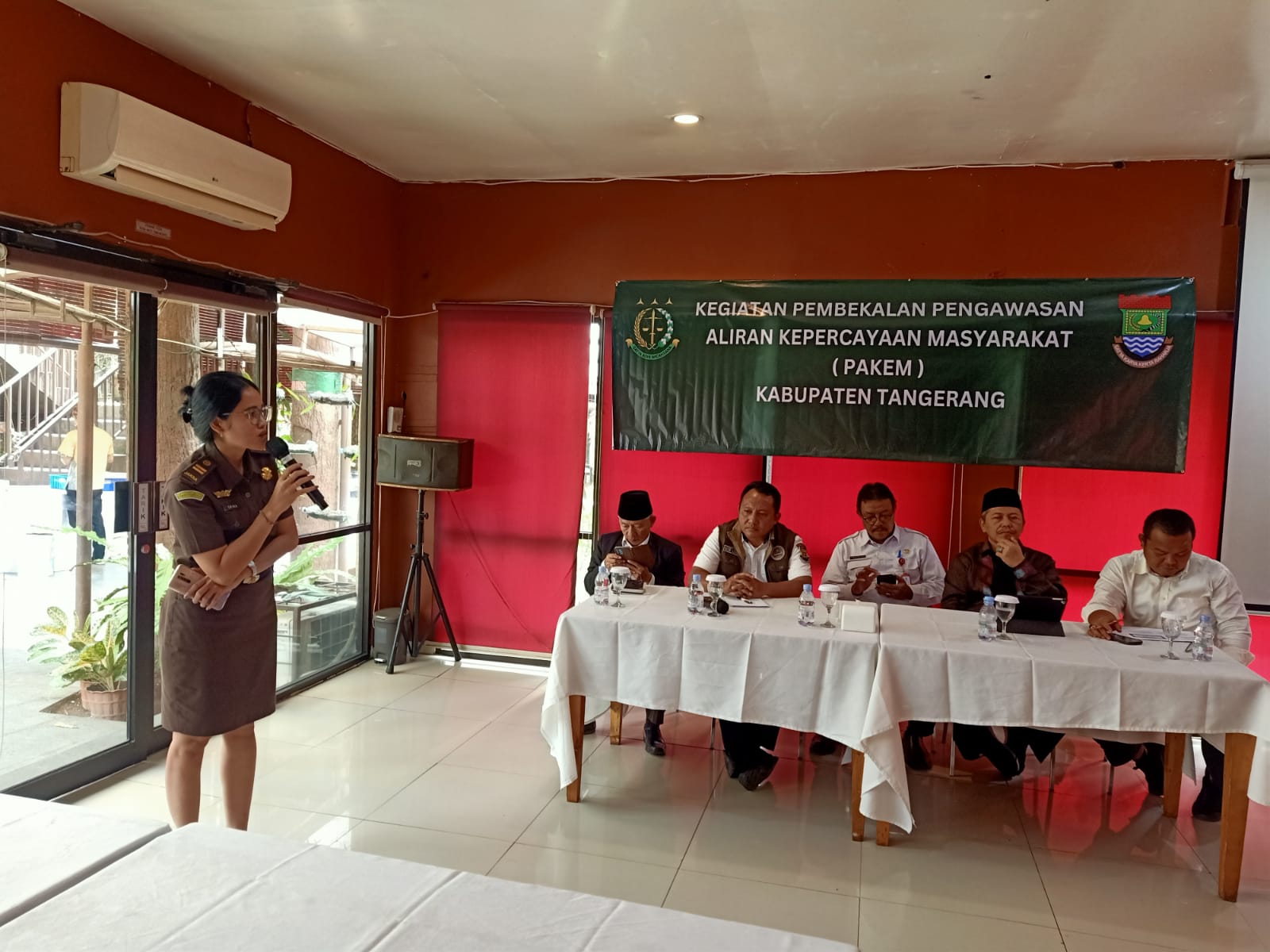 Kegiatan pembekalan pengawasan aliran kepercayaan masyarakat (PAKEM) Kabupaten Tangerang.