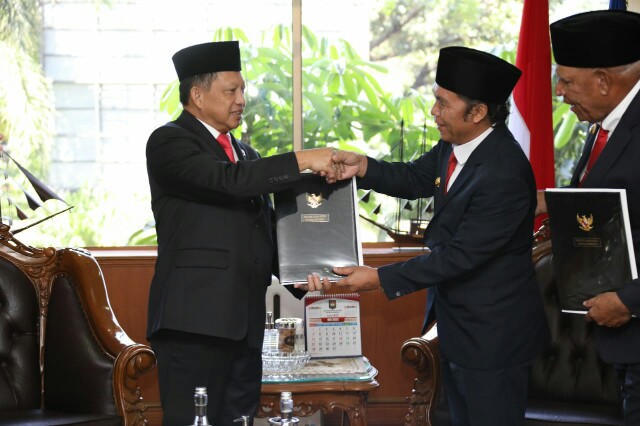 Mendagri Tito bersama