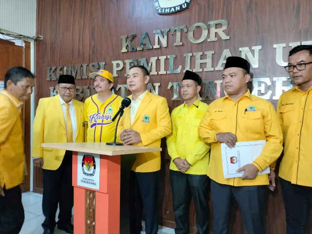 Ketua Golkar Kabupaten Tangerang Mad Romli, Sekjen Muhammad Amud bersama jajarannya.