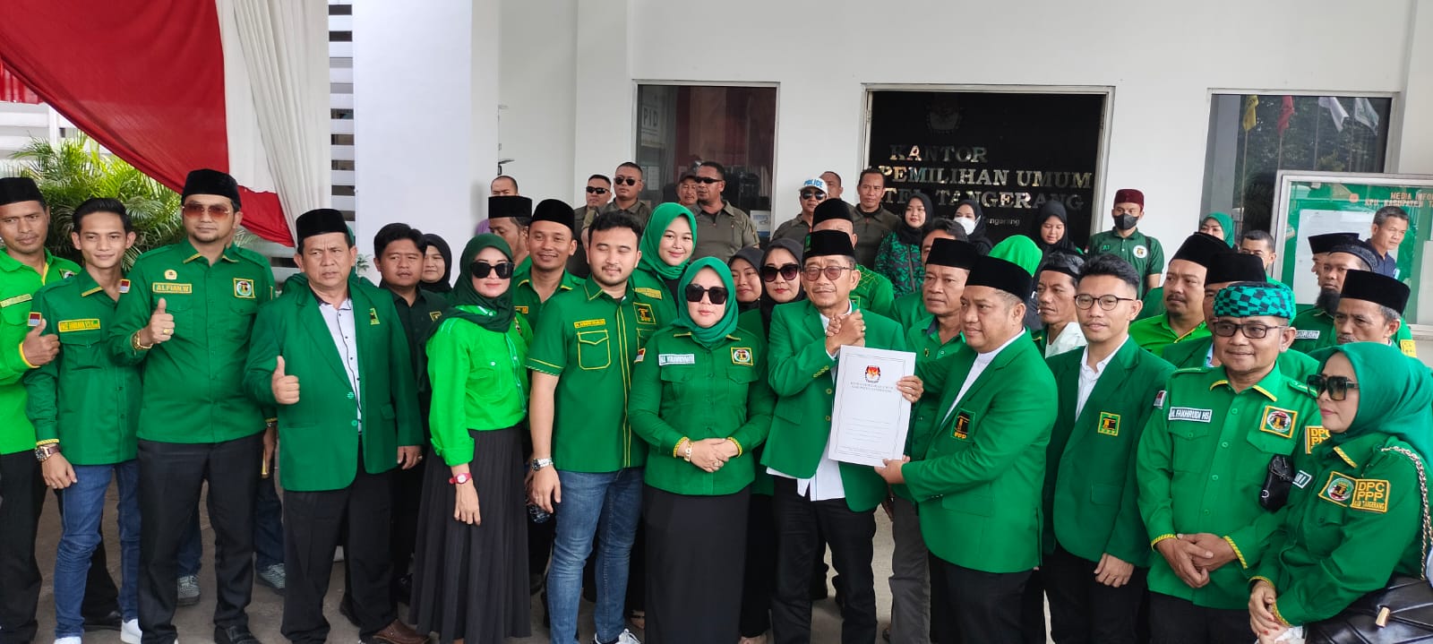 Pengurus DPC PPP Kabupaten Tangerang usai mendaftarkan Bacaleg ke KPU.