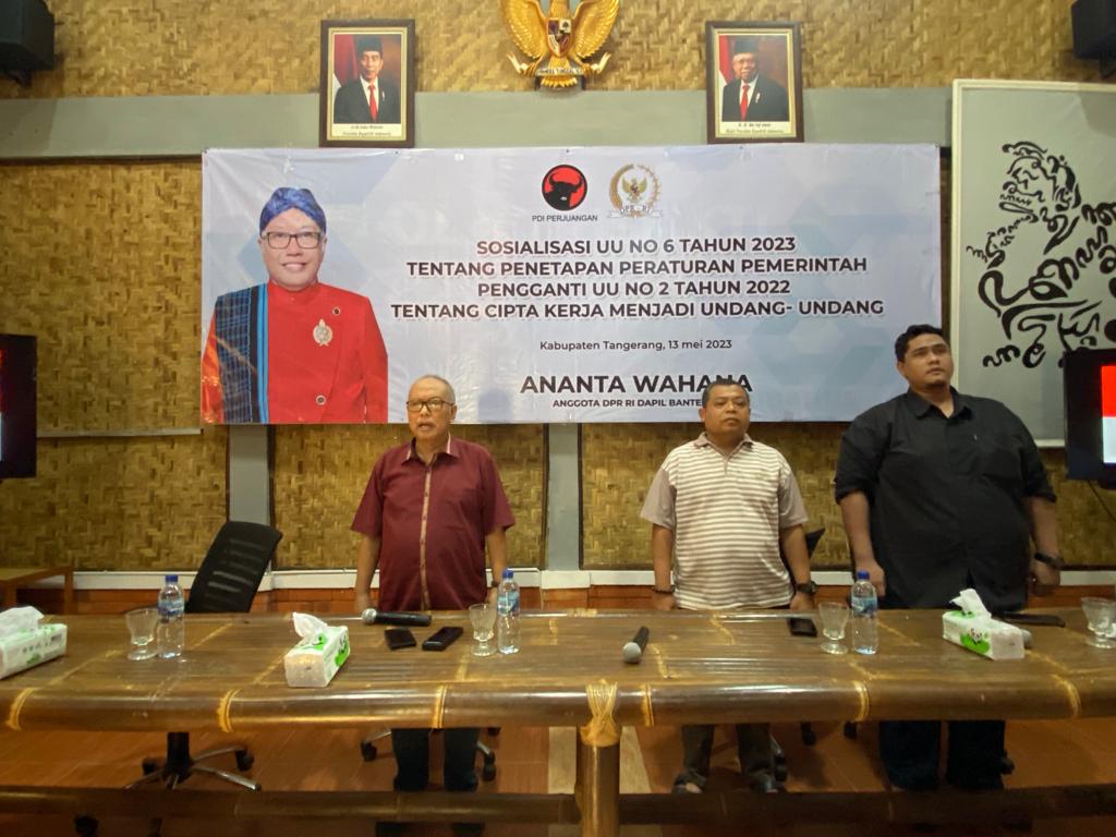 Kegiatan sosialisasi undang-undang cipta kerja.