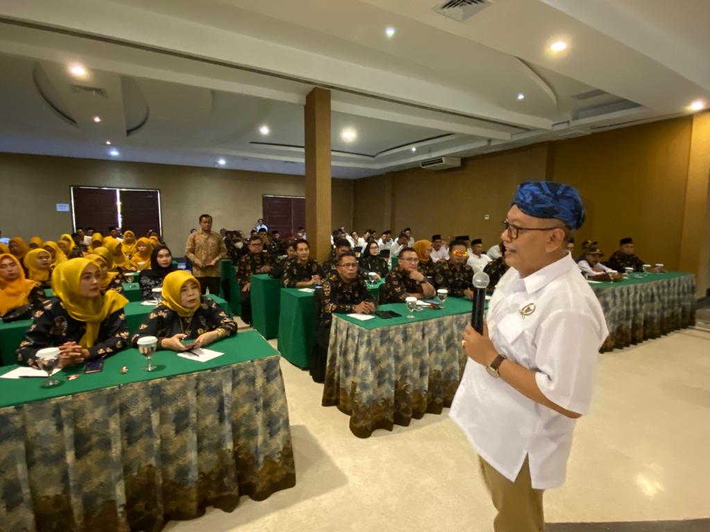 Ananta Wahana saat memaparkan materi sosialisasi.