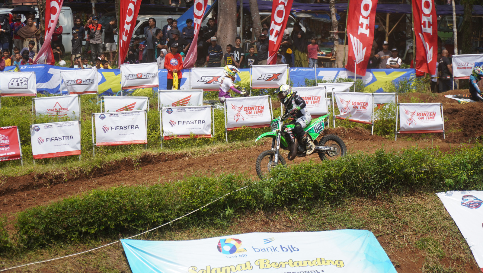 Kejuaraan Nasional (Kejurnas) Motocross di Sirkuit MPS Motor Sport Cadasari Pandeglang.