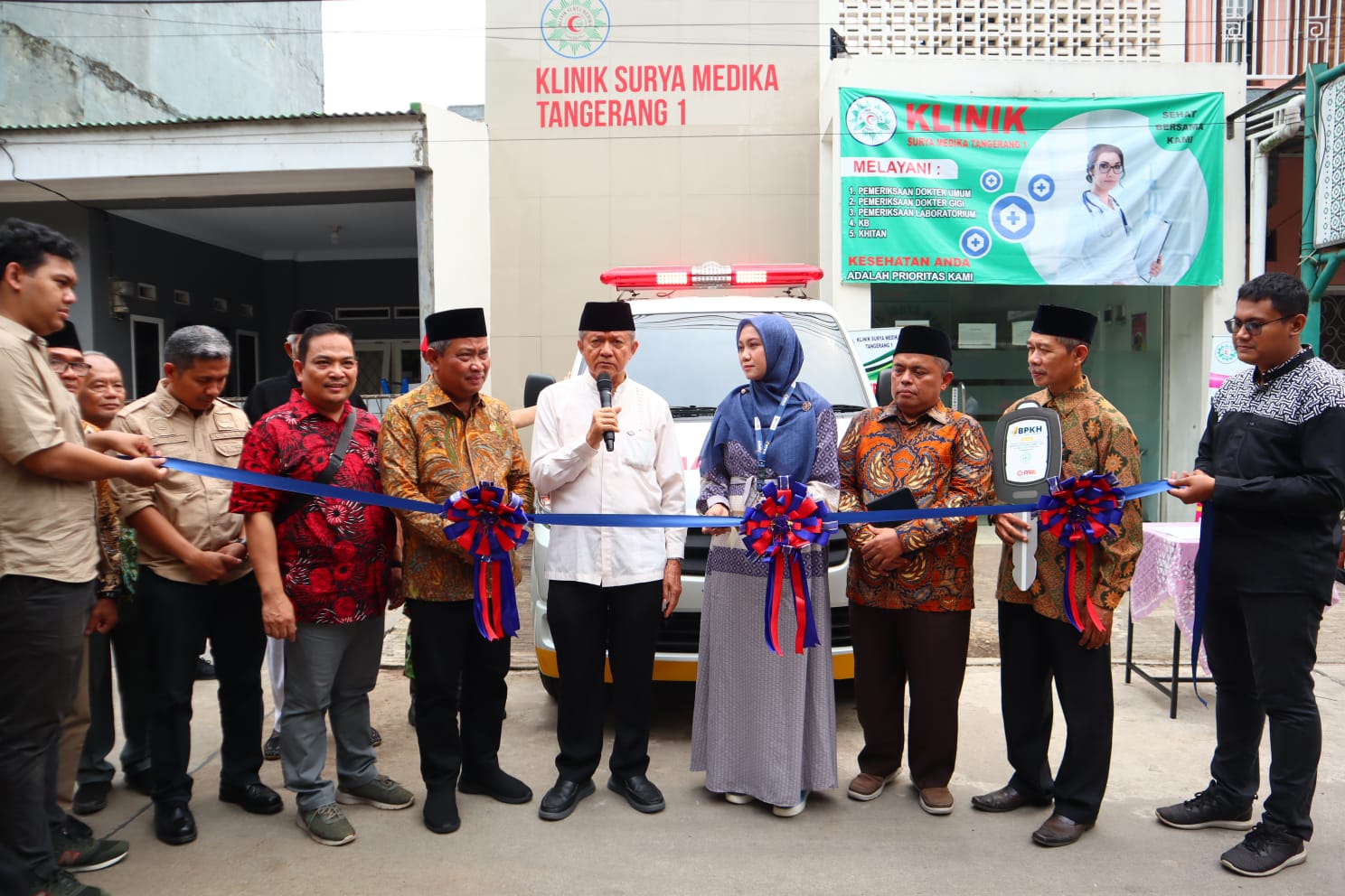 Muhammad Rizal DPR RI Bersama BPKH Berikan Bantuan Mobil Ambulans untuk Klinik Surya Medika Tangerang 1 di Legok