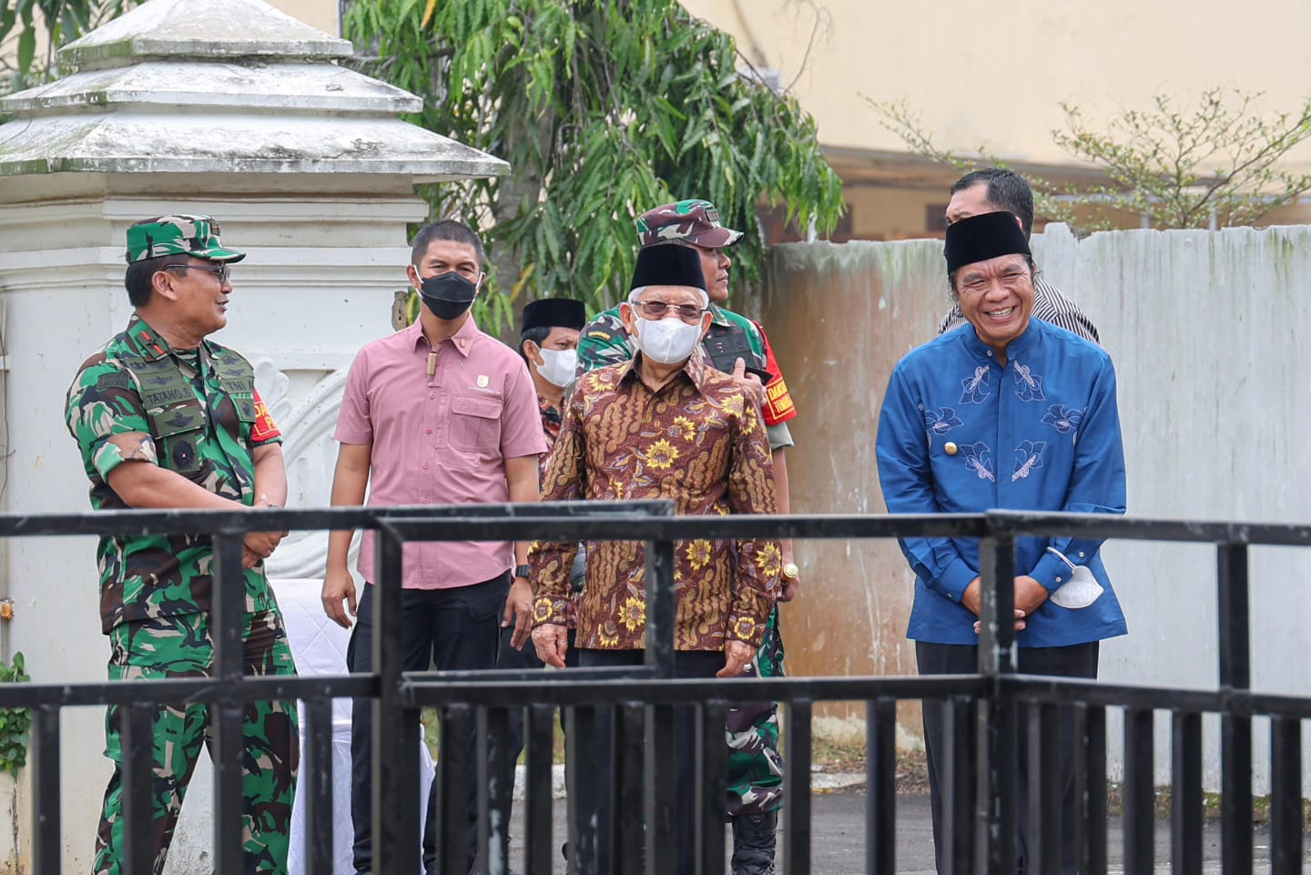 Wakil Presiden RI KH Ma'ruf Amin bersama Pj Gubernur Banten Al Muktabar di Tanara.