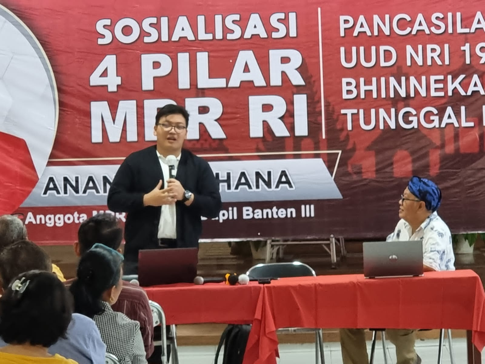 Abraham saat memberikan materi sosialisasi 4 pilar MPR RI.