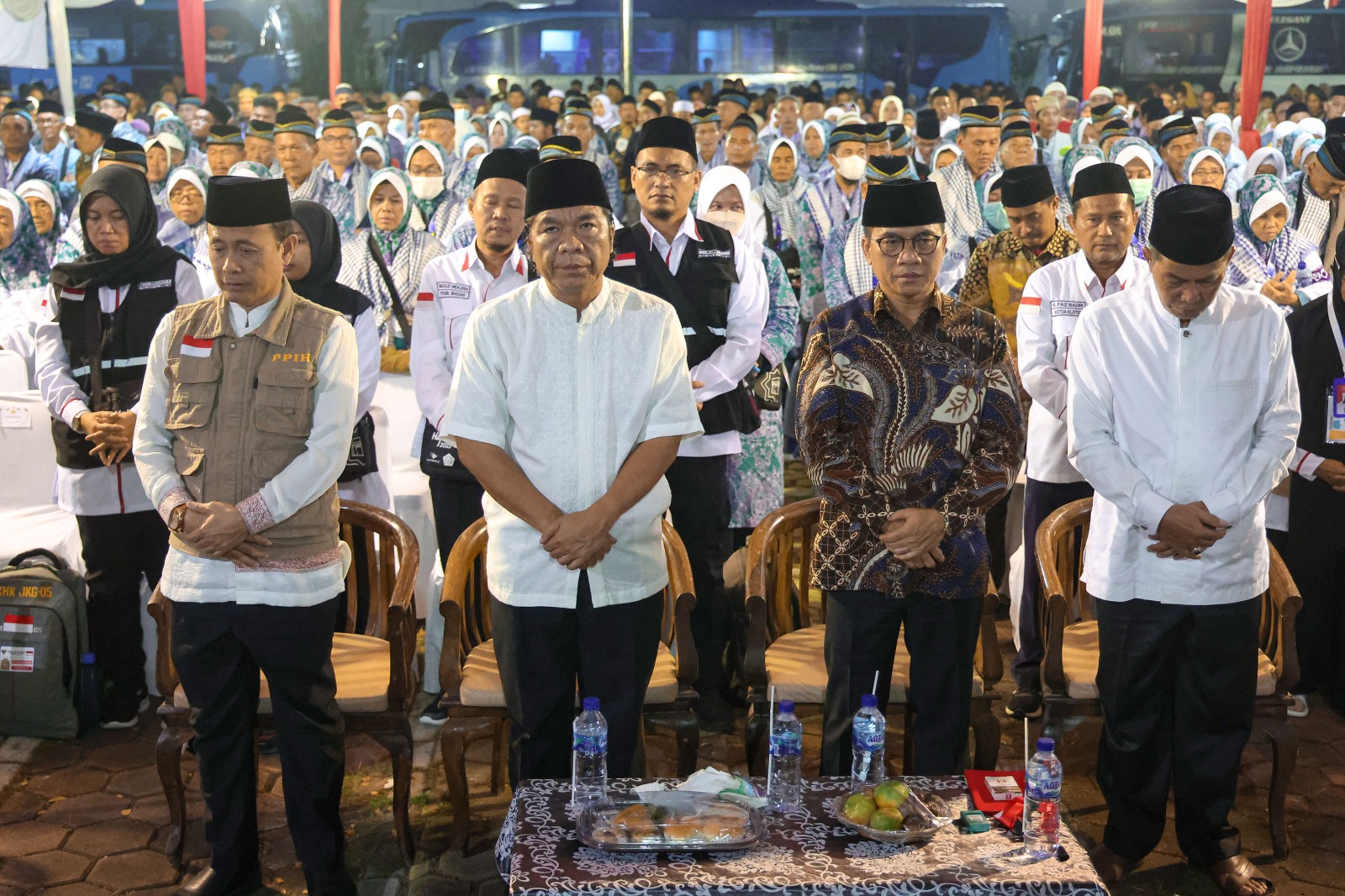 Al Muktabar dan Dewan Yandri Susanto saat bersama jamaah haji.