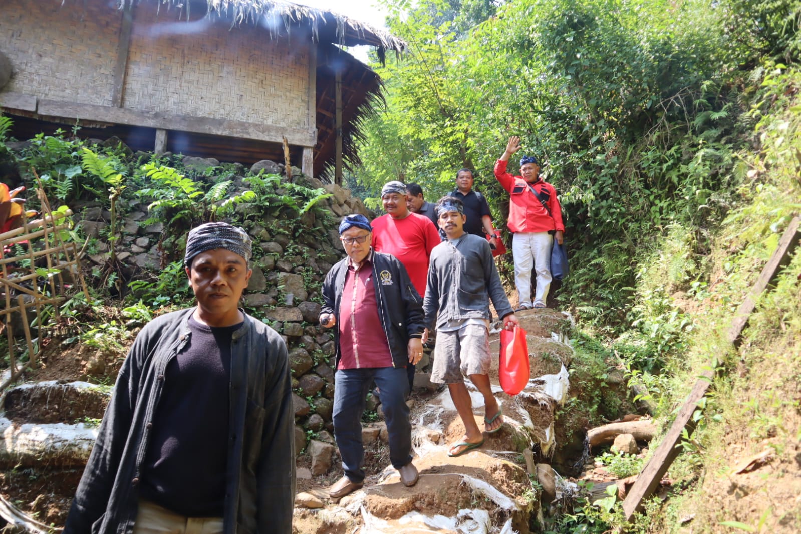 Ananta Wahana bersama keluarga suku Baduy.