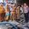 Wakil Wali Kota Tangerang Selatan Pilar Saga Ichsan bersama jajarannya saat meninjau lokasi drainase.