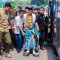 Pilar saat mengantar jamaah haji naik ke bus.