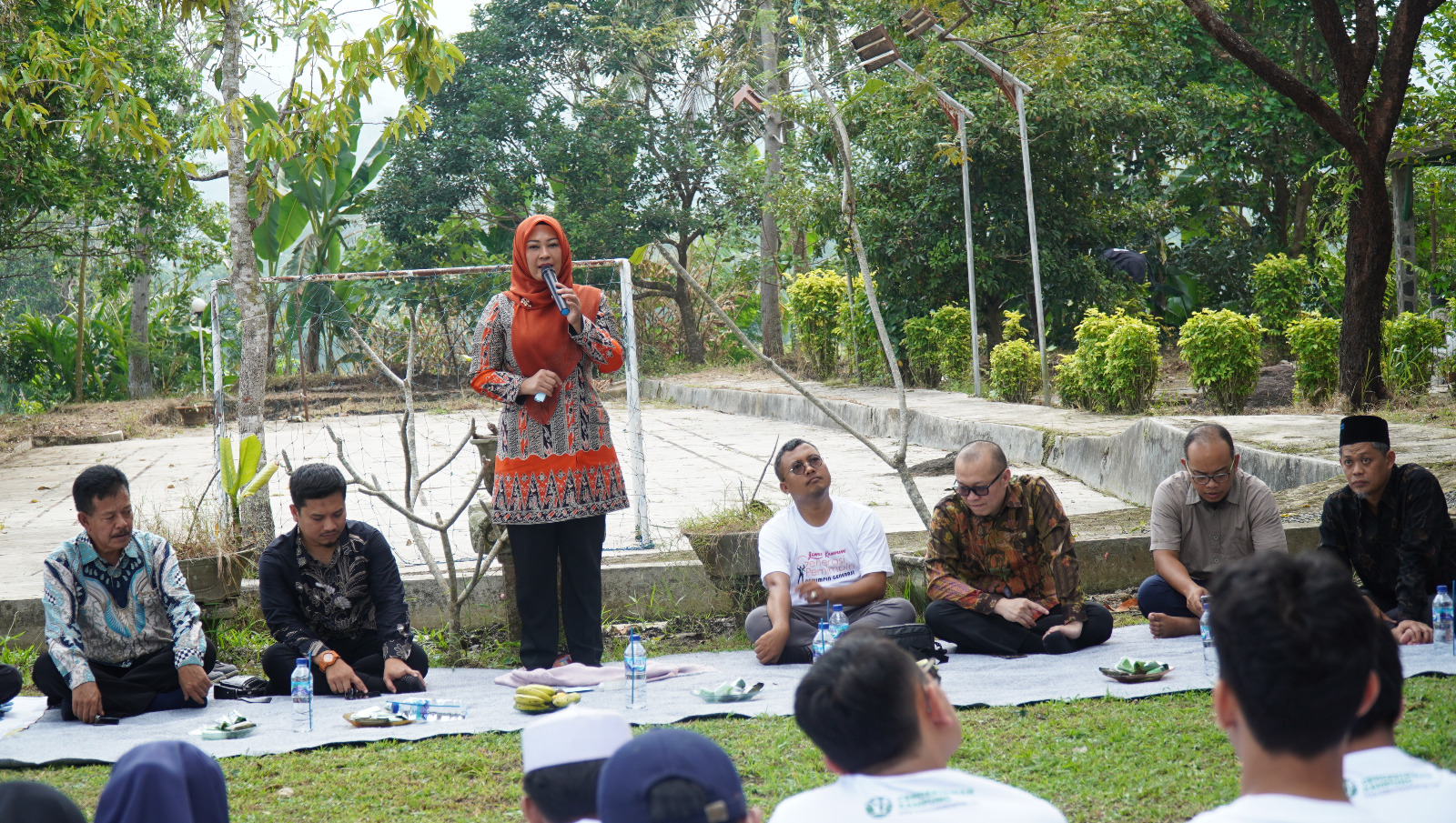 Bupati Irna saat memberikan sambutannya.