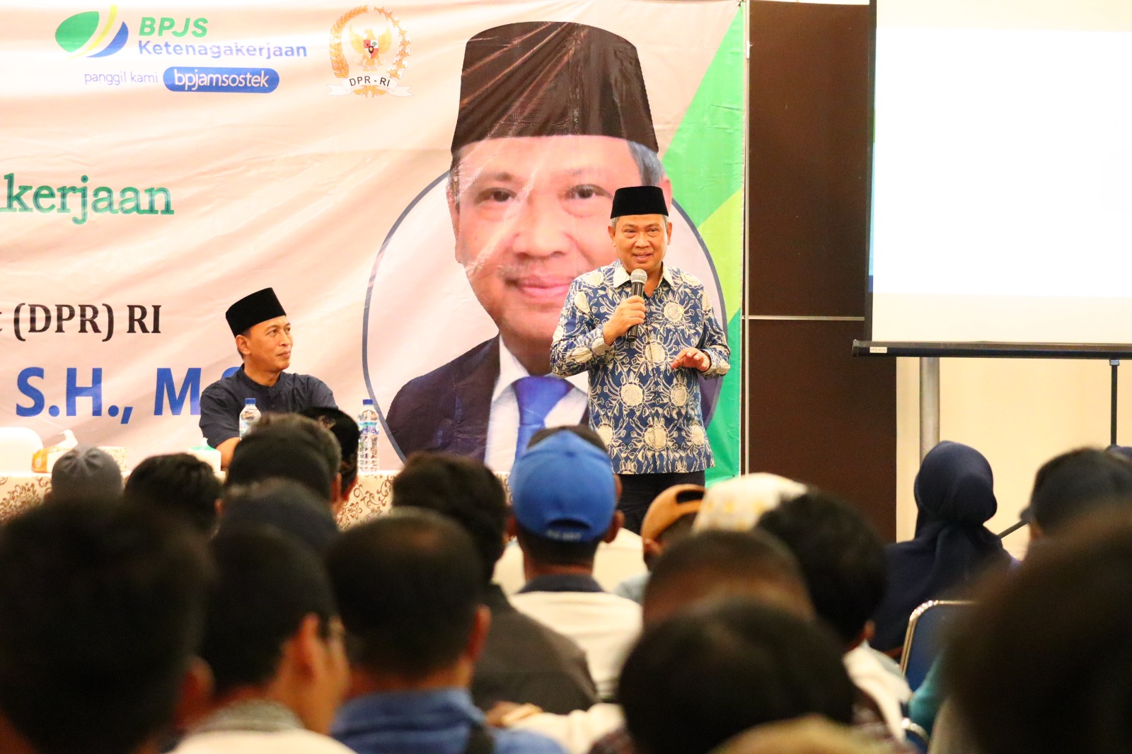 Dewan Muhammad Rizal saat menyampaikan materi sosialisasi jaminan sosial BPJS Ketenagakerjaan.