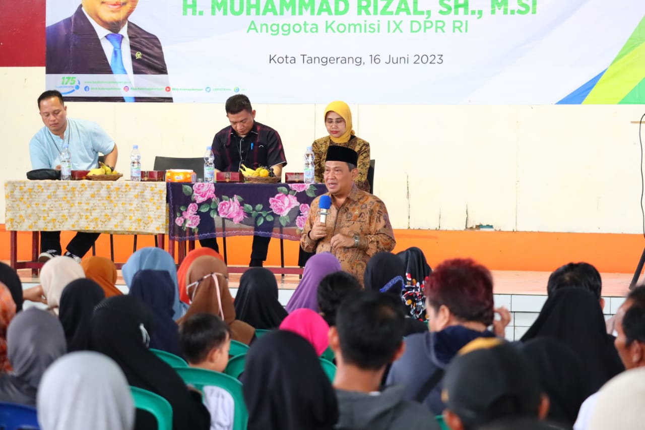 Dewan Muhammad Rizal saat memaparkan materi sosialisasi jaminan sosial BPJS.