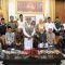 Abuya Muhtadi Cidahu dan ulama lainnya bersama Bupati Irna di Pendopo Bupati Pandeglang.