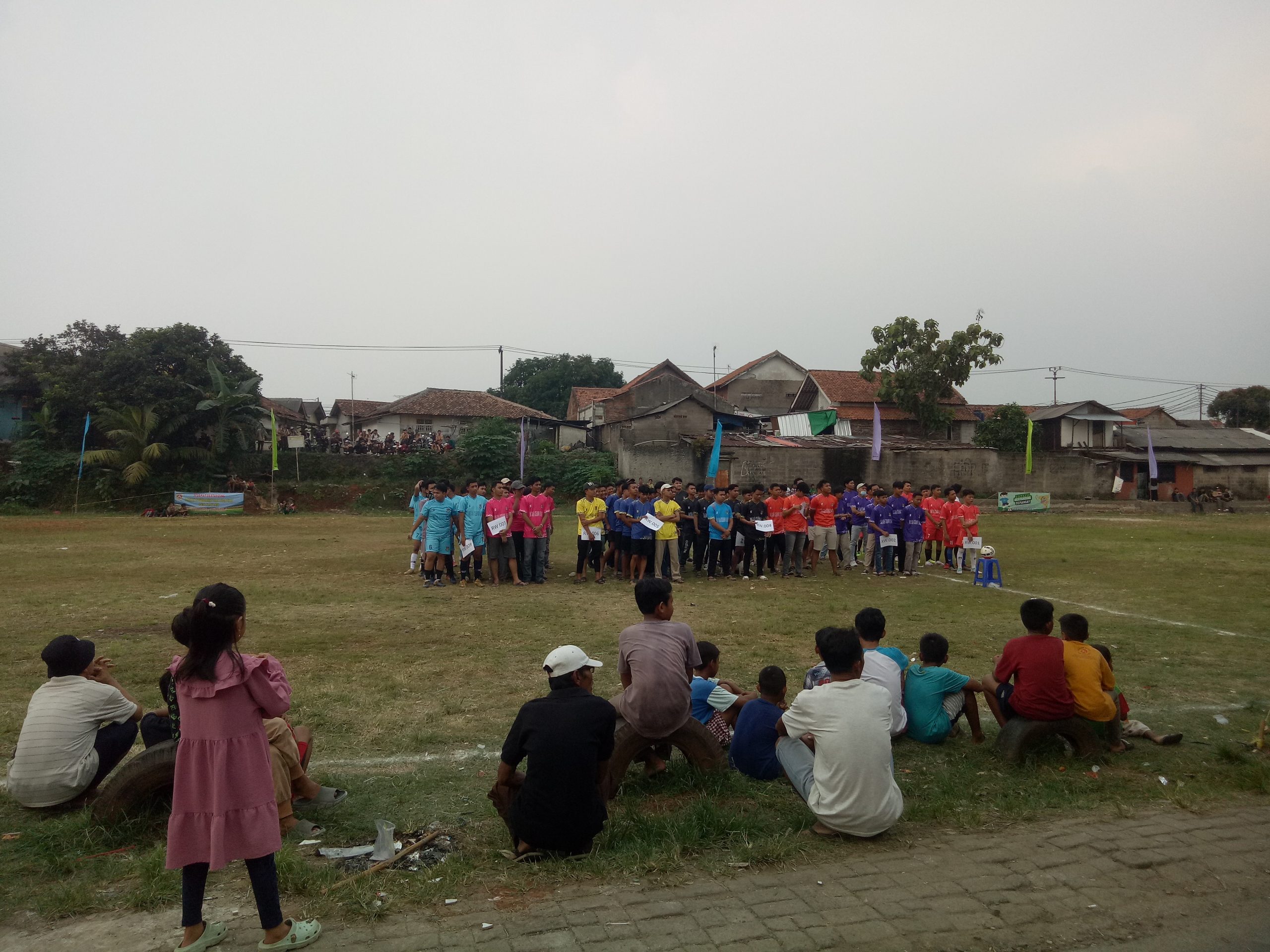 Pembukaan lomba sepakbola di Desa Kadu Jaya.