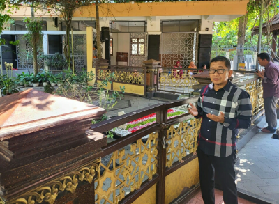 Dewan Ahyani Anibhani saat di Makam Gusdur dan KH. Hasyim Asy’ari.